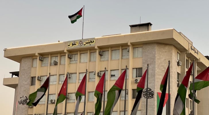 الطاقة النيابية تزور جامعة الحسين التقنية