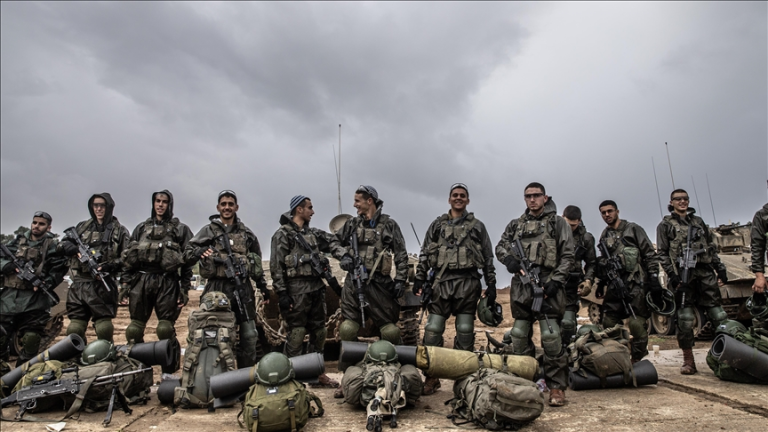 جيش الاحتلال يسحب لواء المظليين من الجبهة الشمالية مع سوريا لتوسيع الحرب في غزة