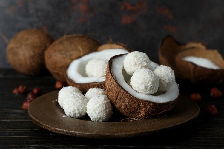 طريقة عمل كرات جوز الهند لضيافة سريعة