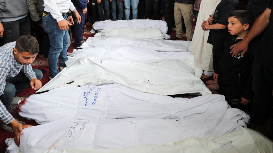 وزارة الصحة الفلسطينية في غزة: الأكفان رصيدها صفر