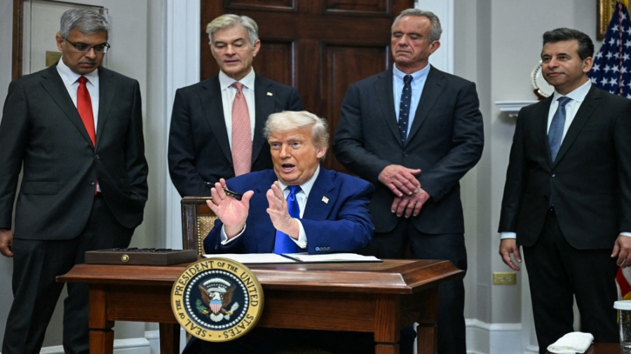 ترامب: قد نخفف العقوبات على سوريا