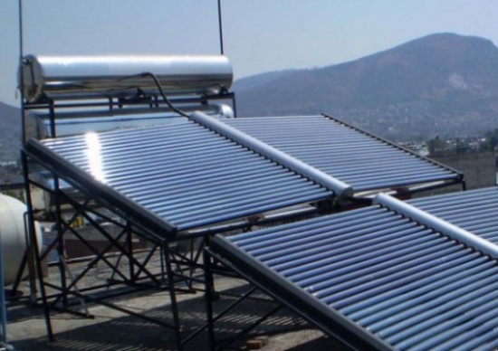 وزير الطاقة: أنظمة السخانات الشمسية للأسر التي لا يتجاوز دخلها 750 دينارا ولا تملك أكثر من مركبة واحدة