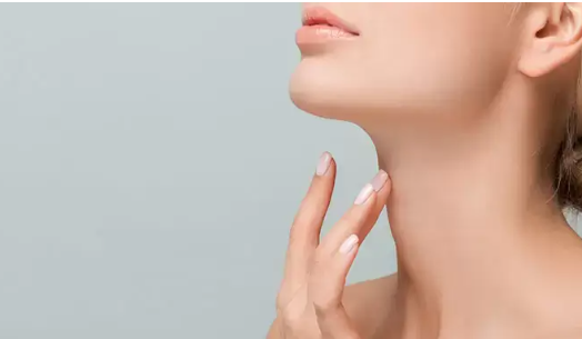 من غير عمليات تجميل.. تمارين تحمى رقبتك من التجاعيد والترهل