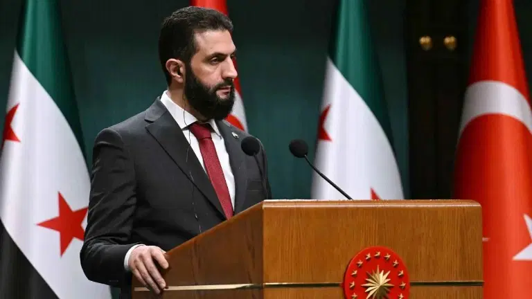 مصادر : الشرع لن يشارك في القمة العربية في بغداد