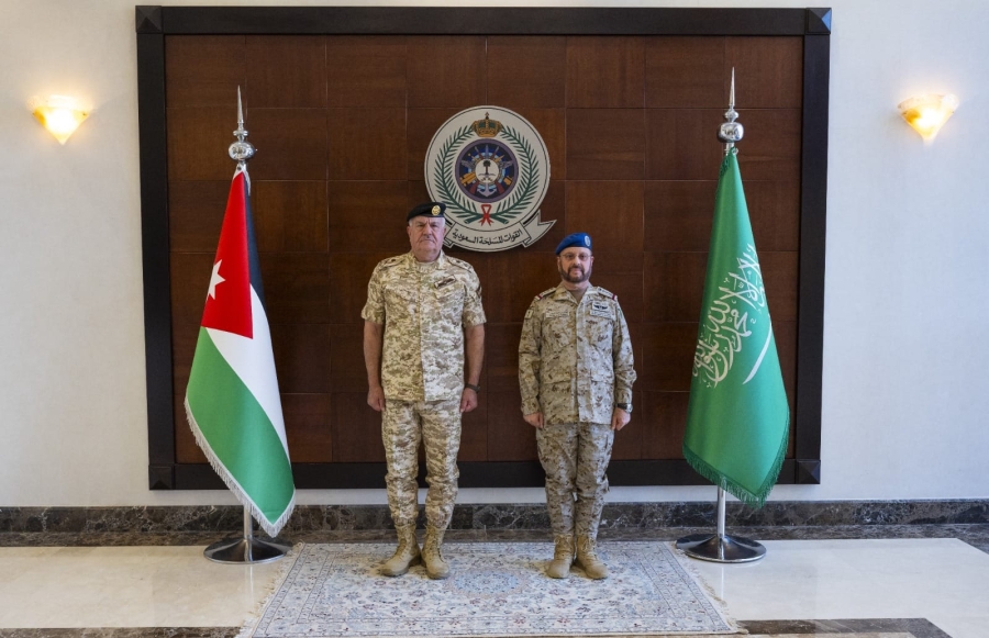 الحنيطي يلتقي نظيره السعودي بالرياض في إطار بحث سبل التعاون العسكري الثنائي