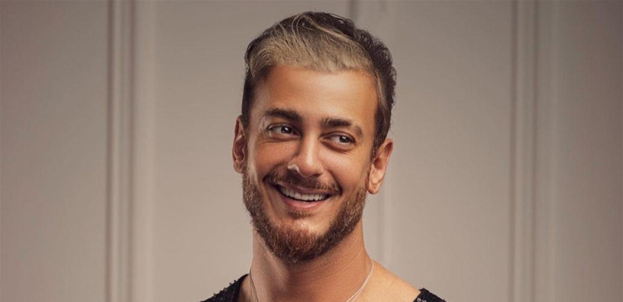 لم يتمالك دموعه.. والد سعد لمجرد يبكي على المسرح قبل استئناف محاكمته في فرنسا