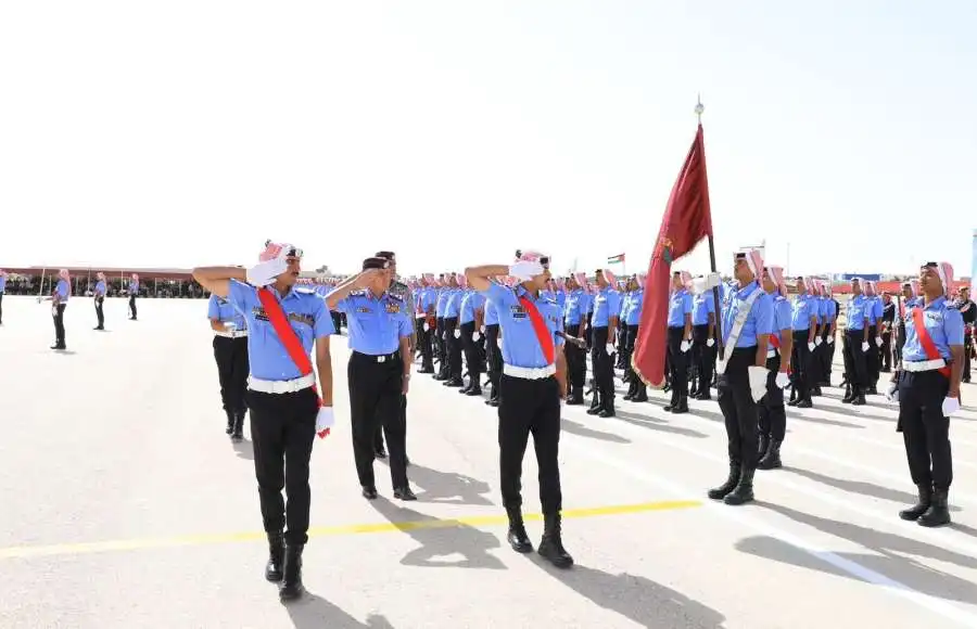 مدير الأمن العام يرعى حفل تخريج دورة اعداد وتأهيل المستجدين (صور)