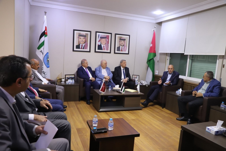 لجنة فلسطين في الأعيان تزور الهيئة الخيرية الأردنية الهاشمية