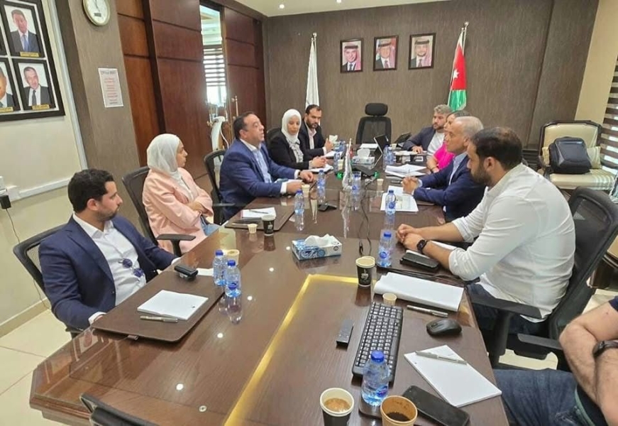 بالصور...الداوود والمفلح يبحثان إنشاء مركز بريدي بالنافورة في محافظة العقبة