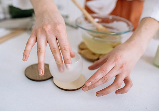 4 خطوات لعمل الشمع الطارد لحشرات الصيف.. بمكونات آمنة ونتيجة مضمونة