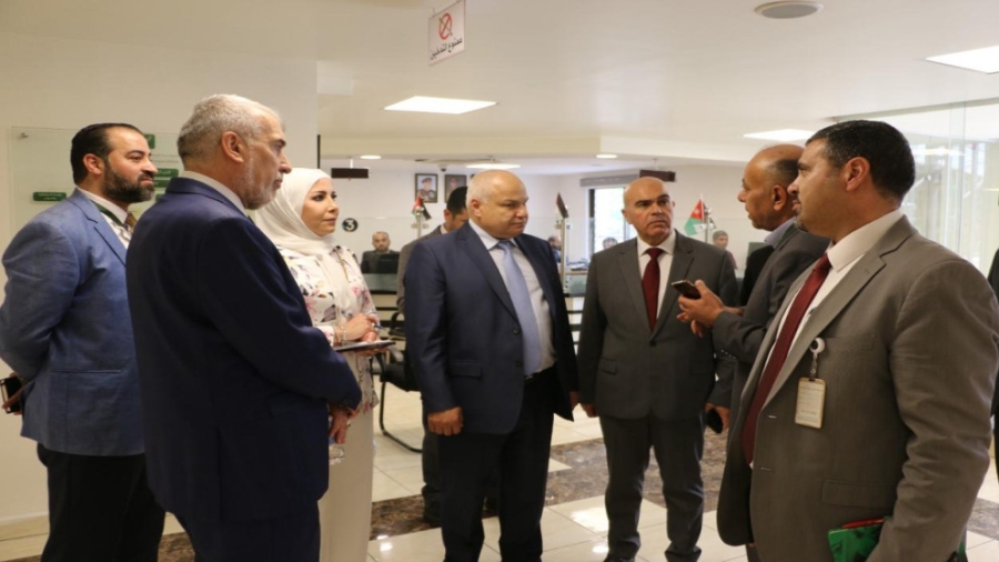 وزير العمل يؤكد أهمية تطوير وتفعيل الخدمات الإلكترونية في مؤسسة الضمان الاجتماعي