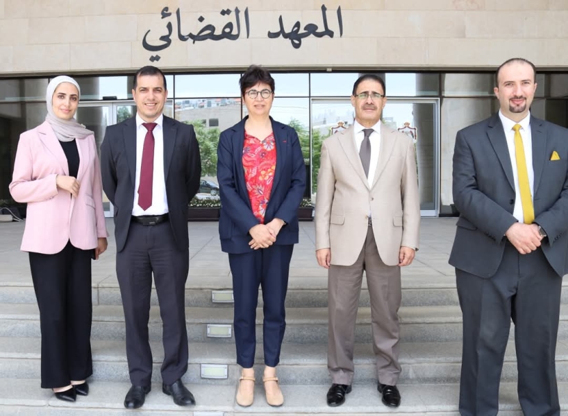 مدير المعهد القضائي يلتقي وفدا من المجلس الأعلى الفرنسي