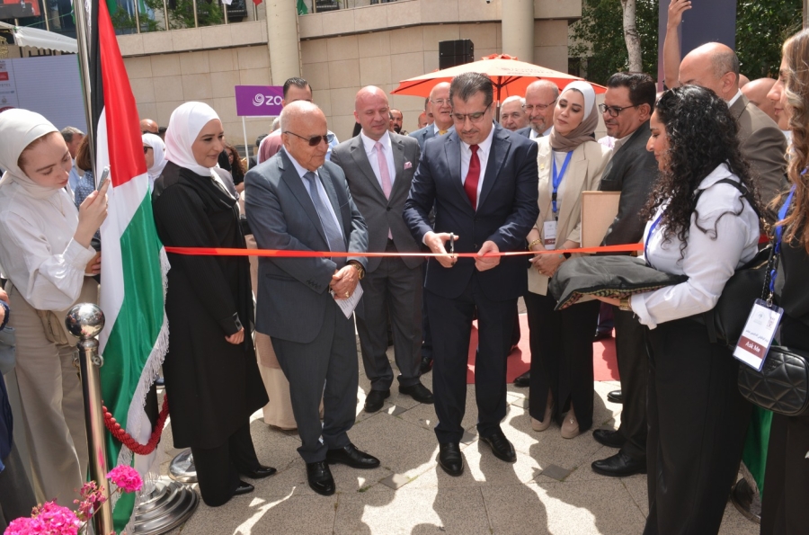 بالصور...رئيس جامعة البترا يفتتح فعاليات اليوم الوظيفي الخامس عشر بمشاركة أكثر من 50 شركة ومؤسسة أردنية وأكثر من 300 فرصة عمل