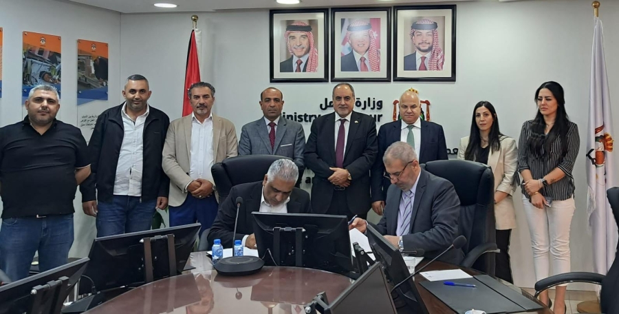 عقد عمل جماعي لتحسين المزايا الوظيفية للعاملين في إحدى شركات الطاقة