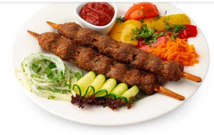 كباب لحم مشوي بالفرن