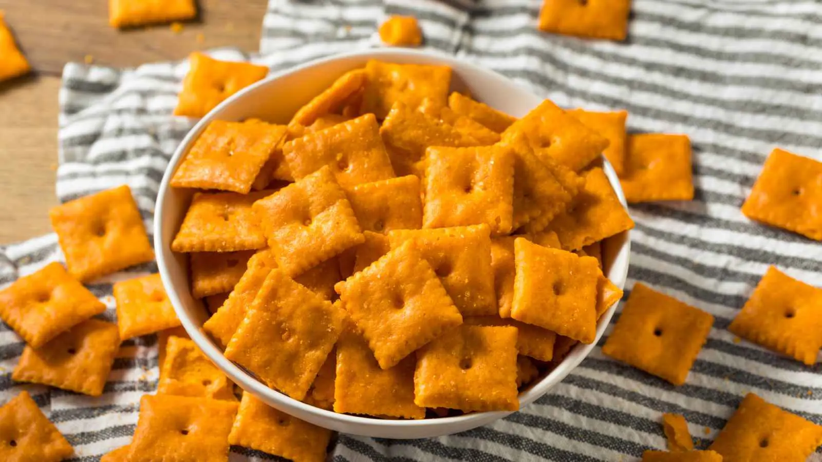 مقرمشات جبن الشيدر.. وصفة سريعة بمذاق شهي