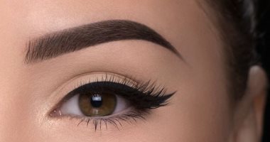 5 خطوات لعمل ميكب عيون ناعم.. لنظرة ساحرة ومكياج احترافى
