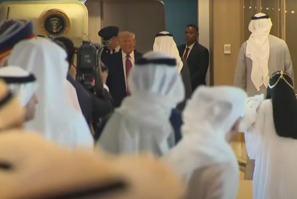 أ ف ب: ترمب يصل الإمارات في ختام جولته الخليجية