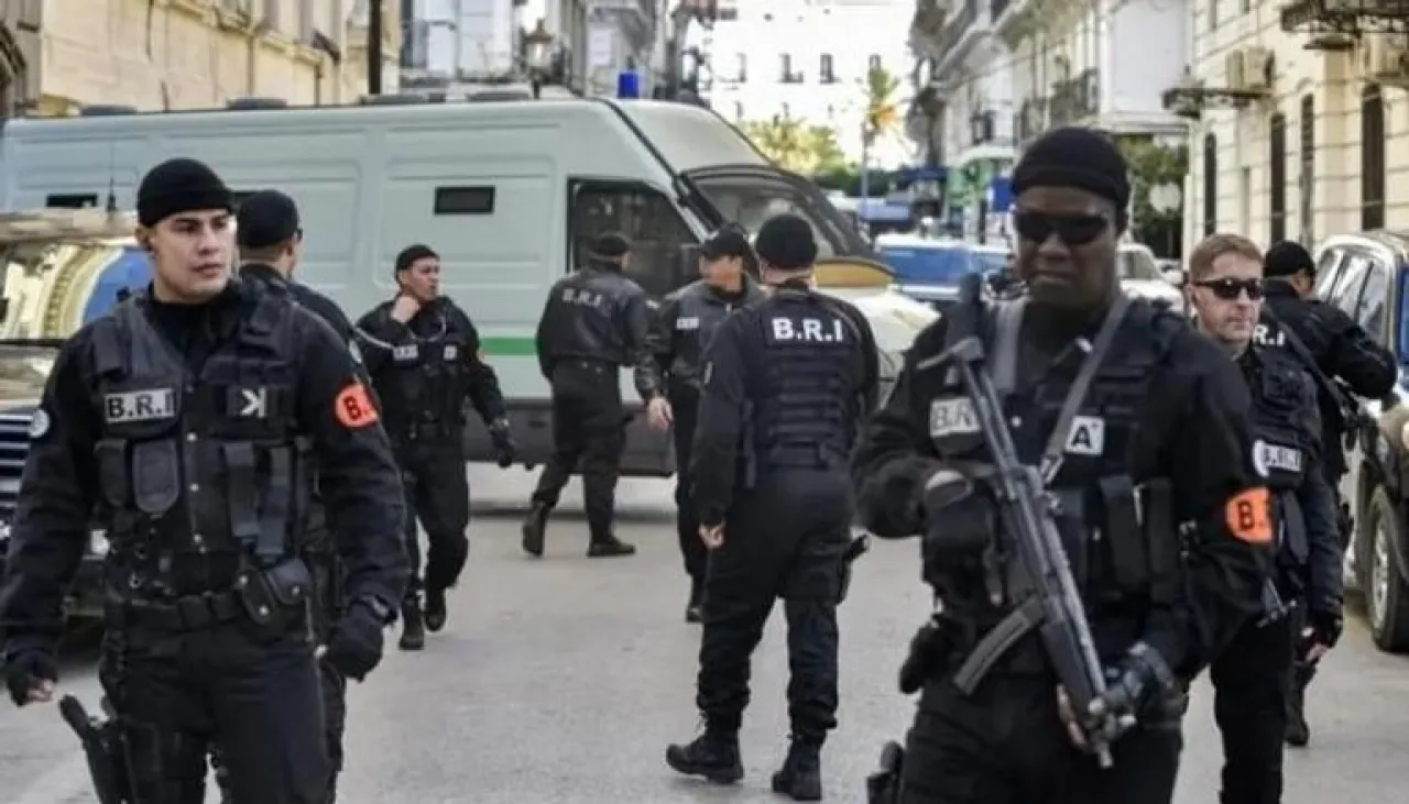 تنكر بزي امرأة لممارسة الشعوذة.. الشرطة الجزائرية تطارد «سامية»