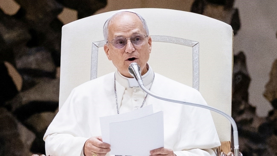 البابا يدعو لإحياء روح التعددية ووقف سباقات التسلح