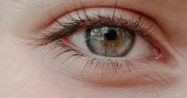 لن تحتاجي للمسكارا...4 زيوت طبيعية تزيد من كثافة الرموش