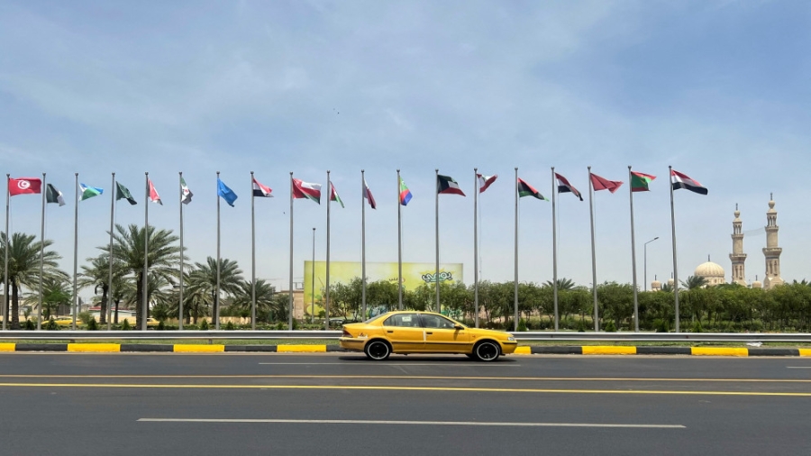 الرئيس الفلسطيني يصل إلى بغداد للمشاركة في القمة العربية الـ34