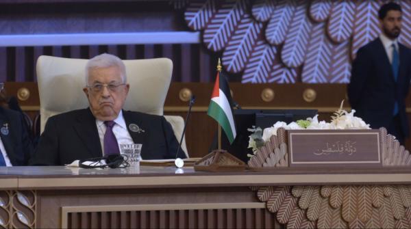 عباس يدعو حماس للتخلي عن سيطرتها وتسليم السلاح