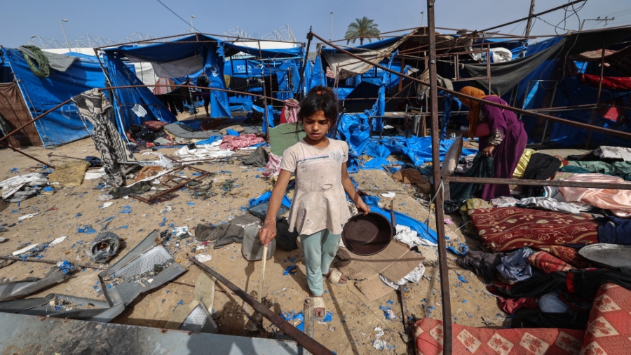 إسرائيل تكثف غاراتها على غزة في أعنف قصف منذ استئناف العدوان