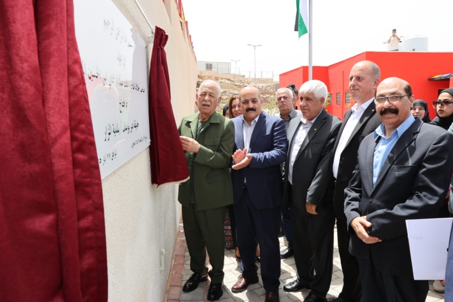 رئيس الديوان الملكي يفتتح ويتفقد مشاريع مبادرات ملكية تنموية وخدمية في محافظة إربد