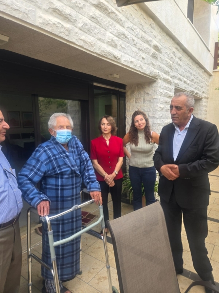 وزير الثقافة يطمئن على صحة المخرج طعمة