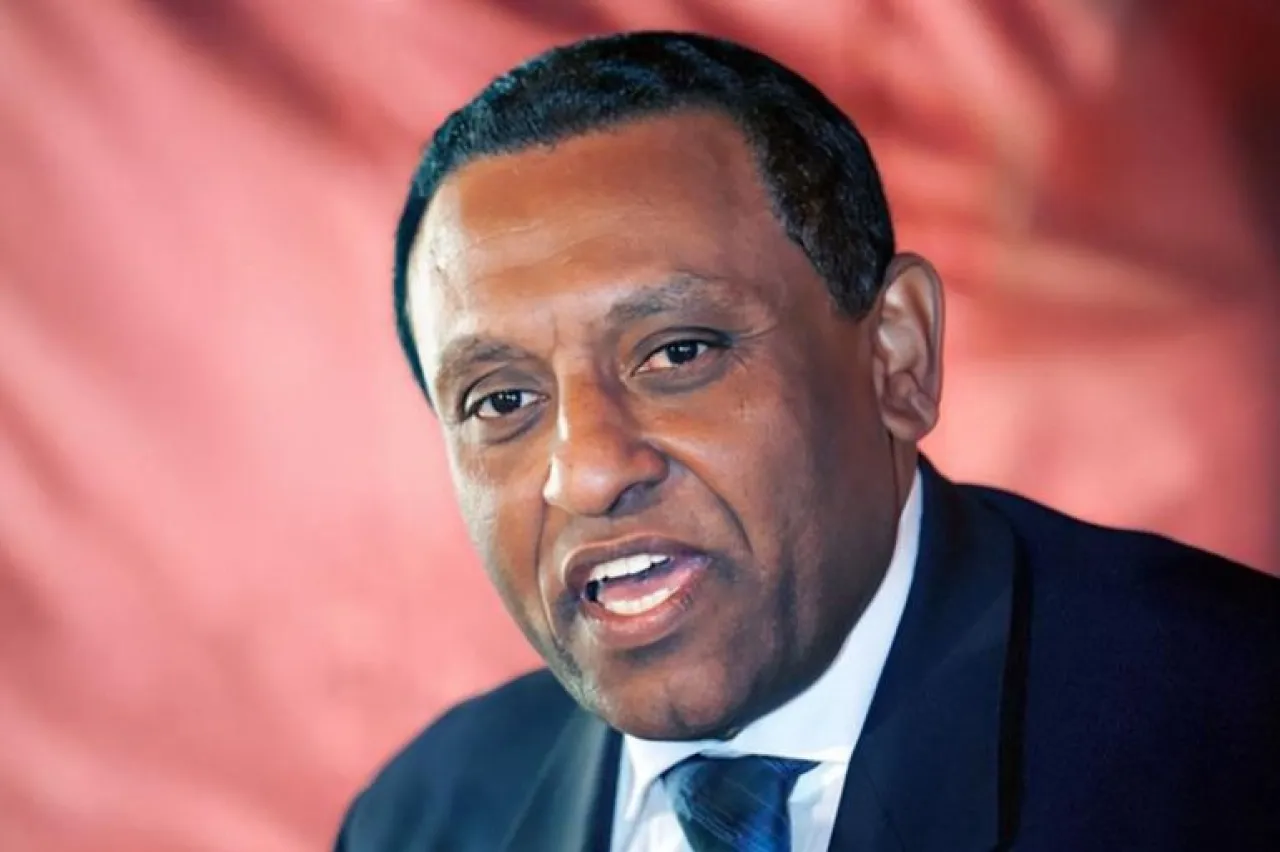 البرهان يصدر قرارا بتعيين كامل إدريس رئيسا للوزراء