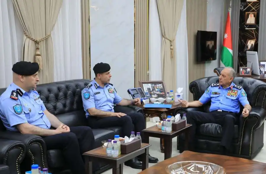 اللواء المعايطة يلتقي مدير عام جهاز الشرطة الفلسطينية ويبحثان تعزيز التعاون المشترك