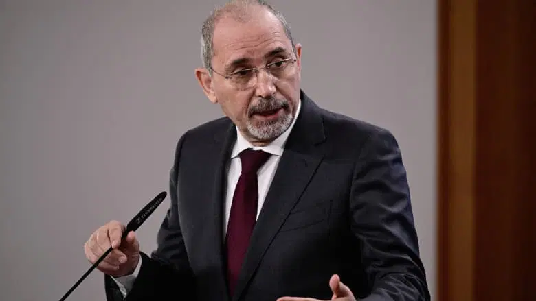 وزير الخارجية يبدأ زيارة عمل إلى المنامة يلتقي خلالها نظيره البحريني