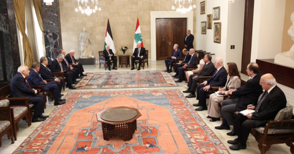 عباس يبحث مع عون أوضاع اللاجئين الفلسطينيين