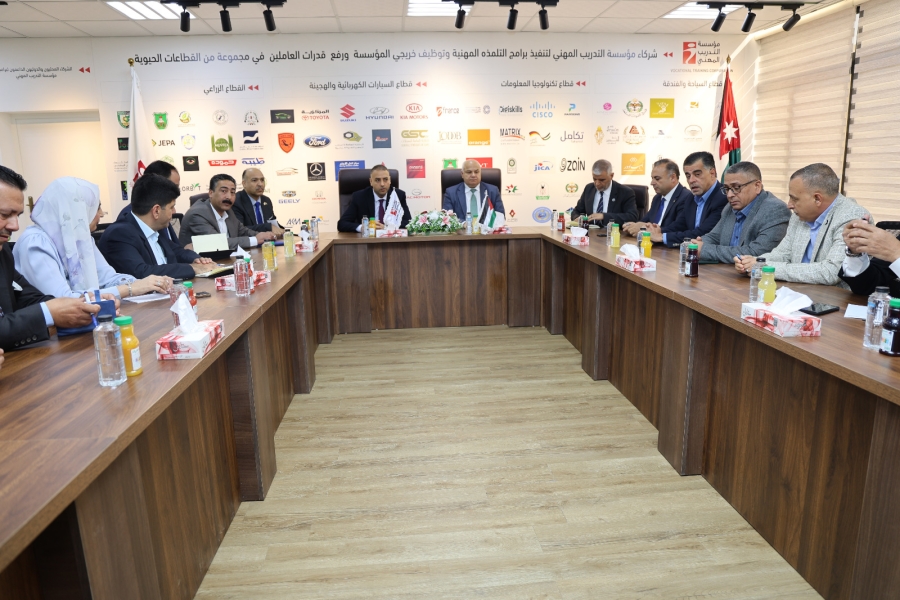 البكار يطلع على خطة أتمتة الرقابة الداخلية في مؤسسة التدريب المهني