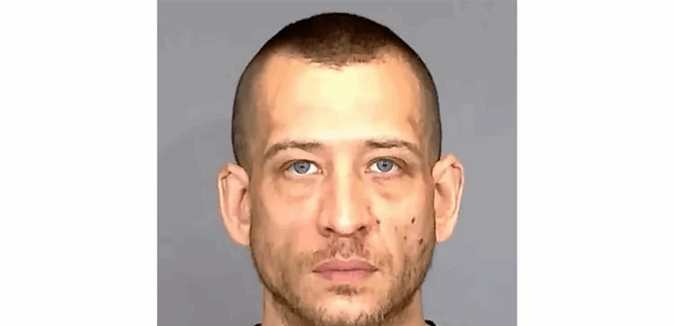 أرسل صورها وهي تلفظ أنفاسها ثم اتصل بالنجدة.. هكذا قتل ابنته