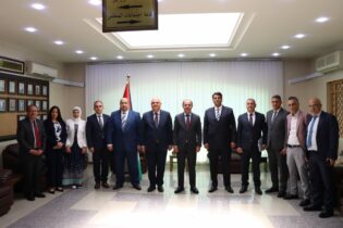 بحث تعزيز التعاون الصناعي والتجاري بين الأردن وفلسطين