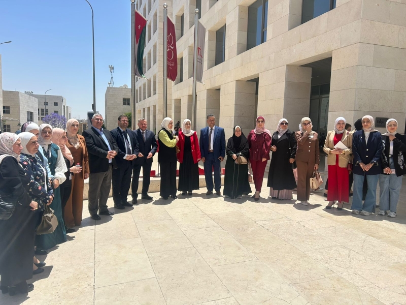 وزارة الطاقة تطلع على التطورات الأكاديمية بجامعة الحسين التقنية