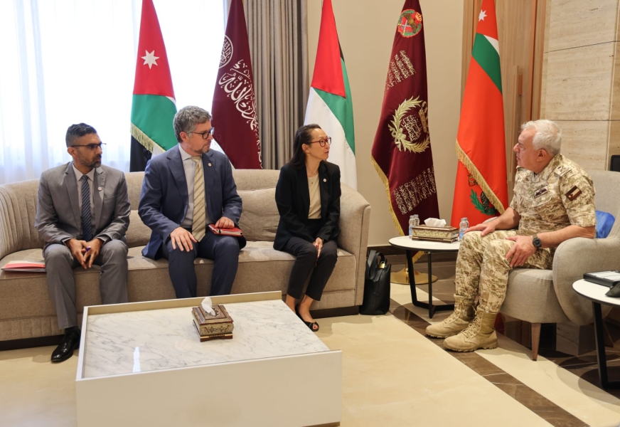 رئيس هيئة الأركان المشتركة يستقبل وفدا من الصليب الأحمر