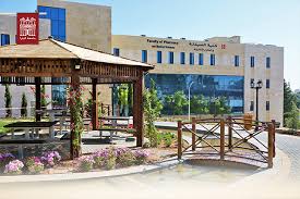 جامعة البترا تحتفل بعيد الاستقلال التاسع والسبعين وتؤكد دورها في بناء الوطن وخدمة قضاياه