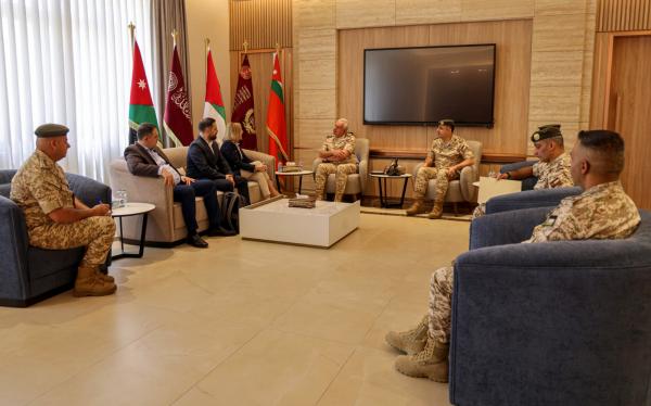 الحنيطي يستقبل وفدا من وزارة الدفاع لجمهورية ألبانيا