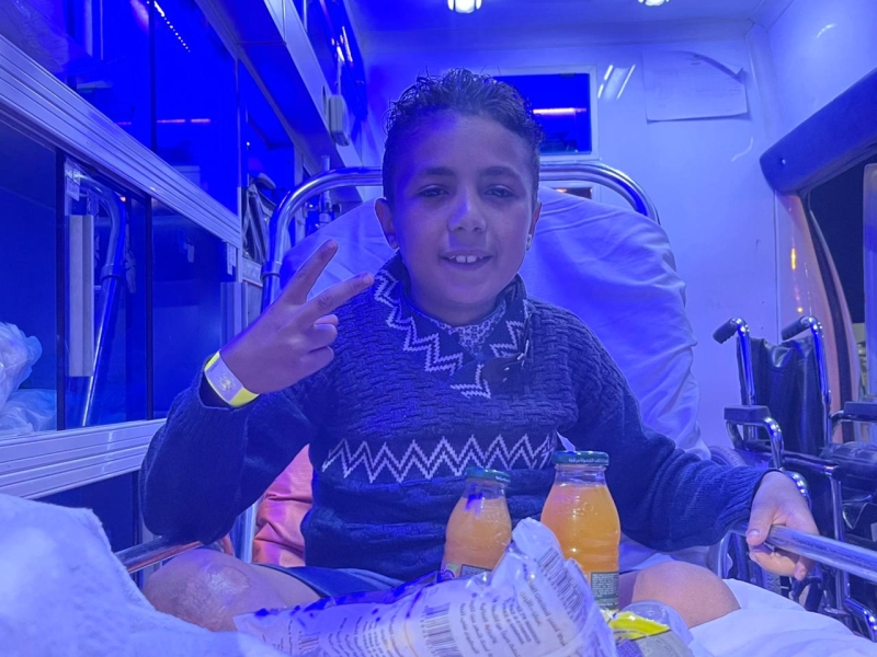 القوات المسلحة الأردنية تُجلي طفلين مرضى من غزة