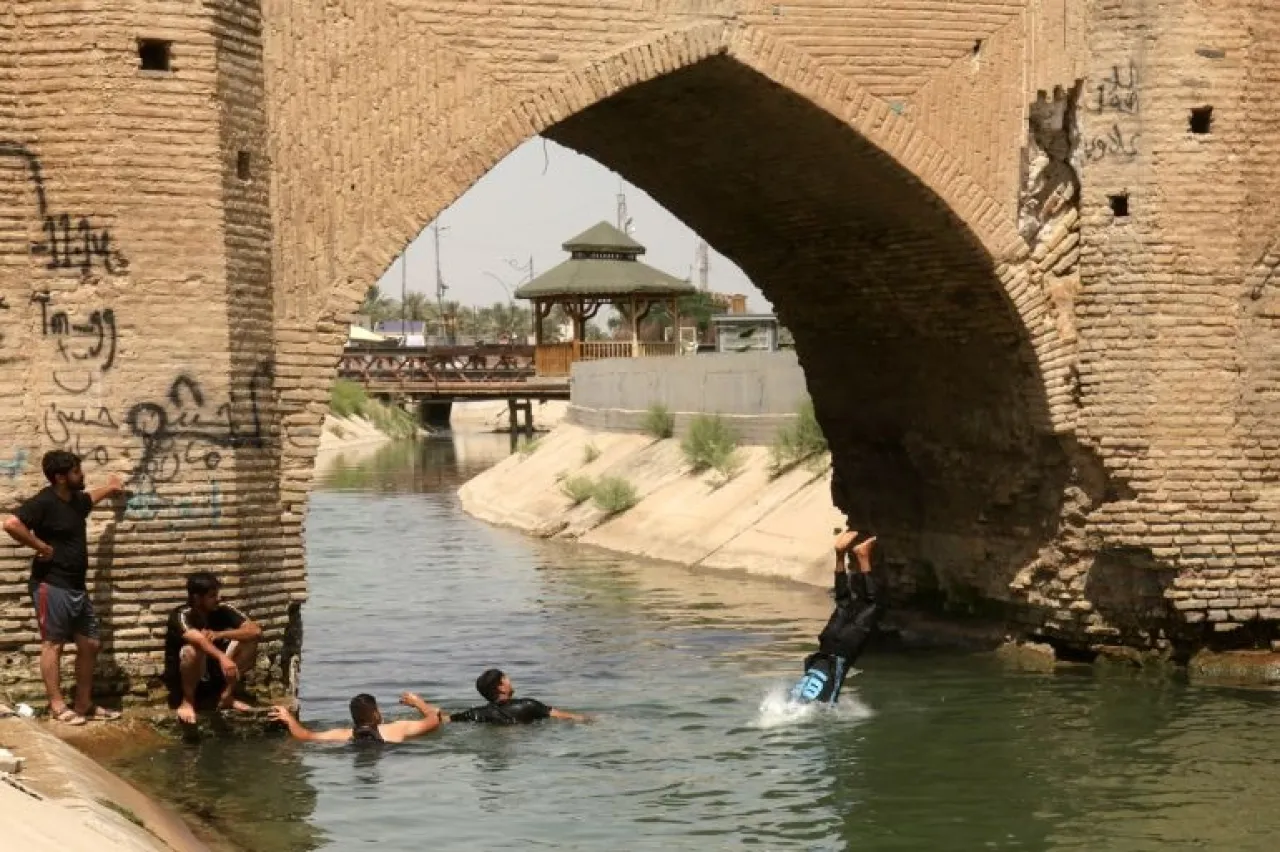 الحرارة تصل إلى 49 درجة في جنوب العراق