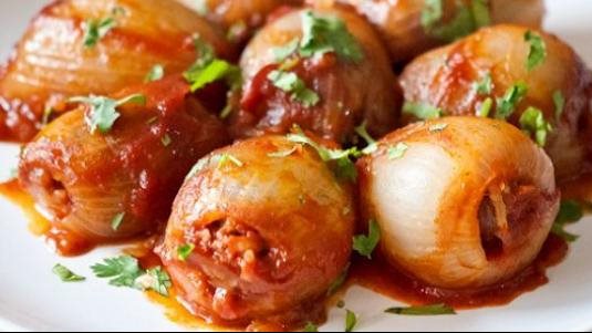 سهل ولذيذ.. طريقة عمل محشي البصل