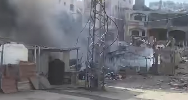 اندلاع حريق كبير في مستشفى العودة بسبب قصف الاحتلال