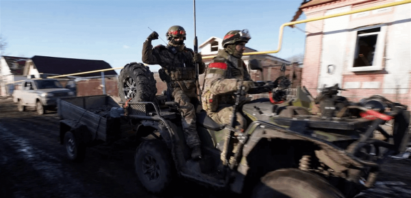 بوتين يعلن إنشاء منطقة عازلة على الحدود مع أوكرانيا