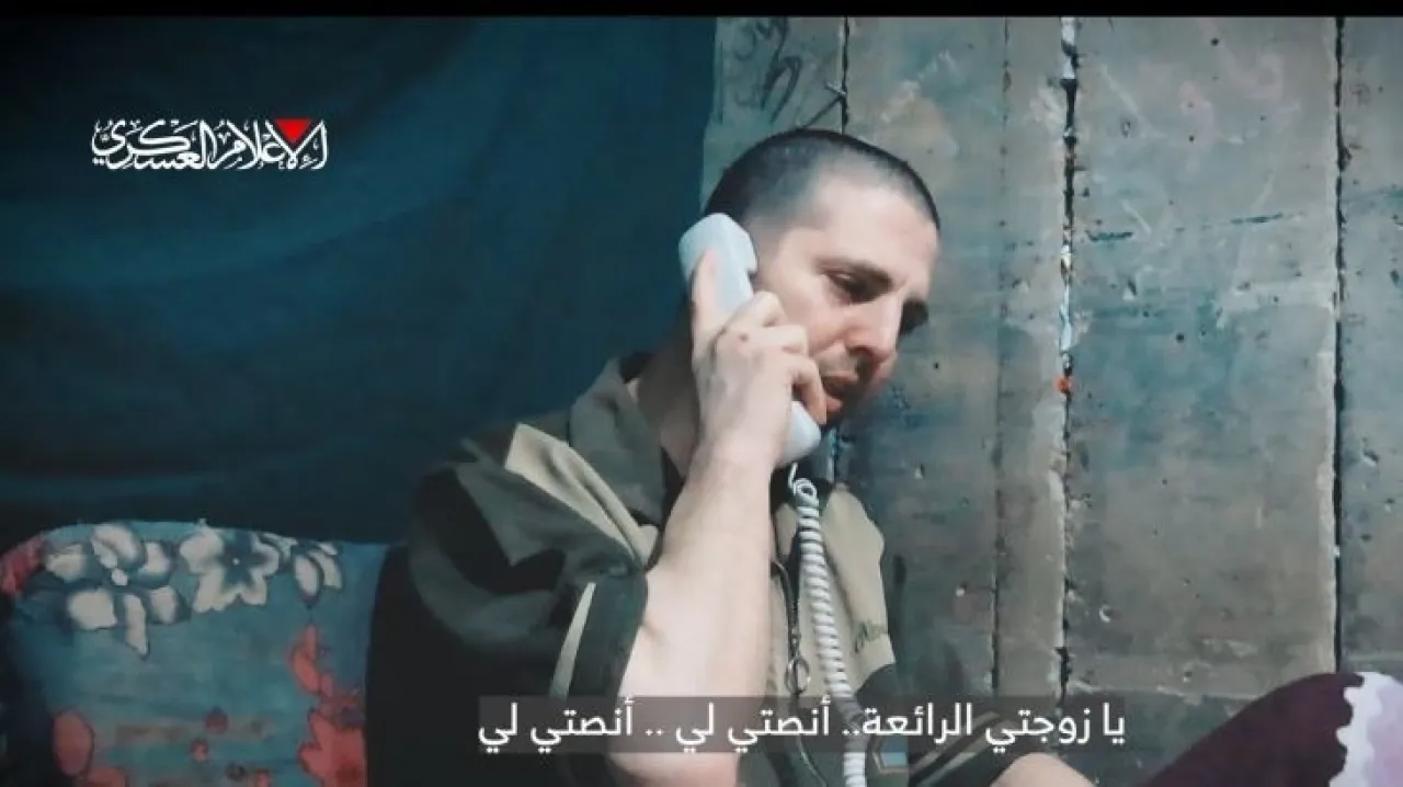 إسرائيليون يتلقون مكالمات لأسرى يصرخون برعب