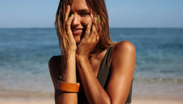 كيف يمكن الحصول على تان مثالي دون إلحاق ضرر بالبشرة؟