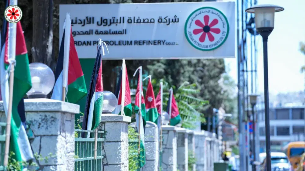 بالصور...مصفاة البترول الأردنية تهنئ جلالة الملك وولي العهد بعيد الاستقلال