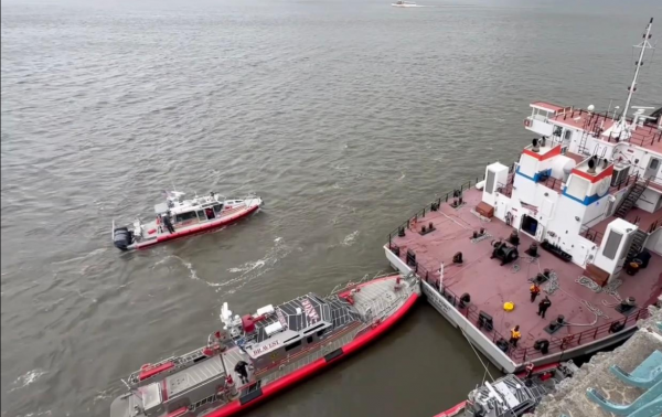 وفاة وإصابتان بانفجار على قارب في نيويورك